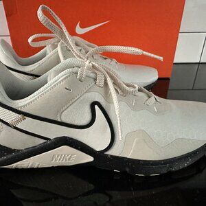 Women's Nike Legend Essential 2 Premium Training Shoes 8.5